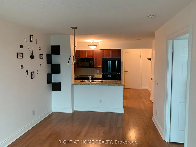 25 Greenview Ave #815 — Photo 2