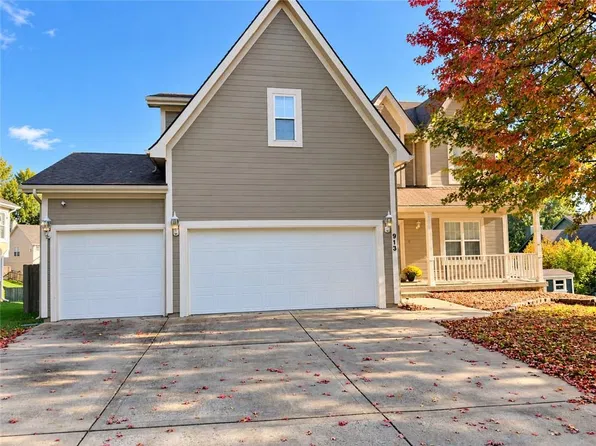 913 Aspen Dr, Smithville, MO 64089