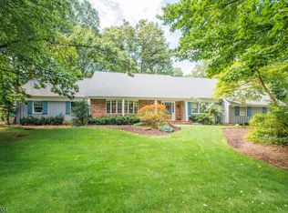 640 Wishing Well Dr, Wyckoff, NJ 07481