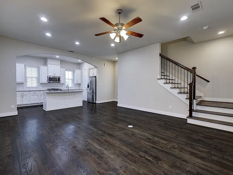 2724 Freund St — Photo 15