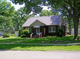 85 Riverside Ave, Charles City, IA 50616