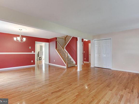 3rd image of 1222 Viking Dr N