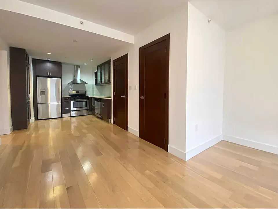 3101 Vernon Blvd #310