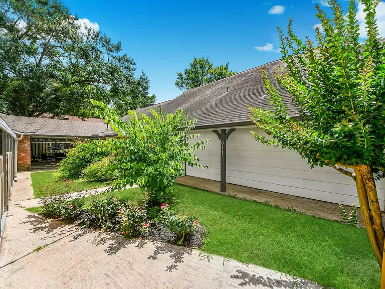 611 Sycamore Dr — Photo 32