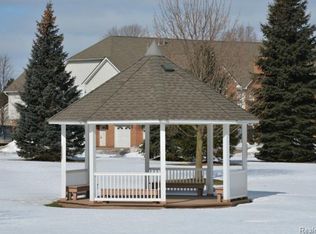 588 Olde English Cir, Howell, MI 48855