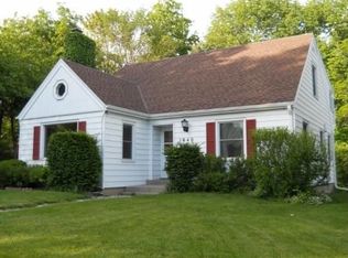 1040 Hawthorne Ln, Brookfield, WI 53005