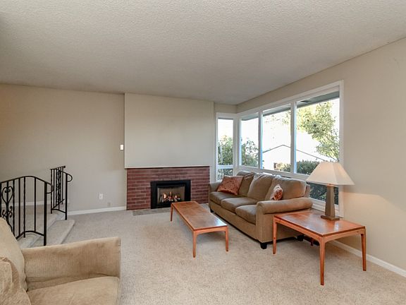 4th image of 26407 Cambridge Dr