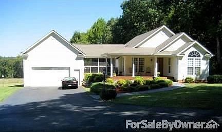 House front view from the circular drive