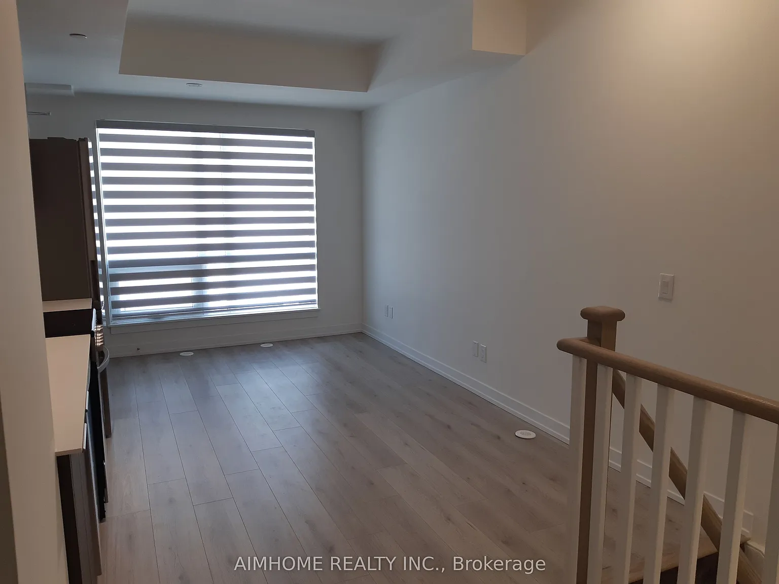 871 Sheppard Ave W — Photo 4