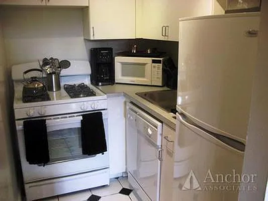 Rented by Anchor Associates | media 7