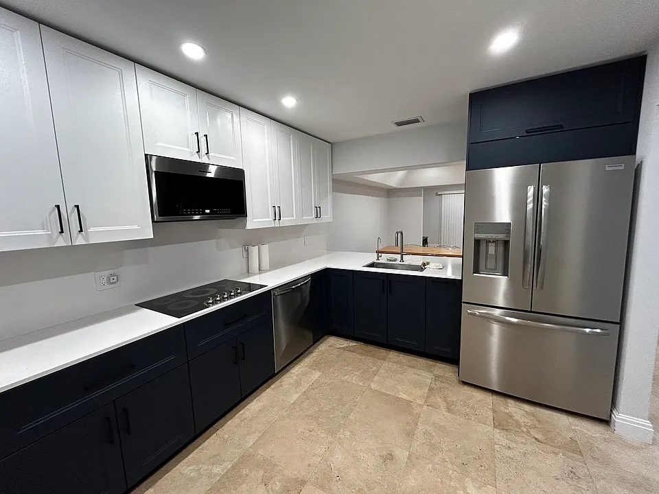 2702 Maplewood Dr