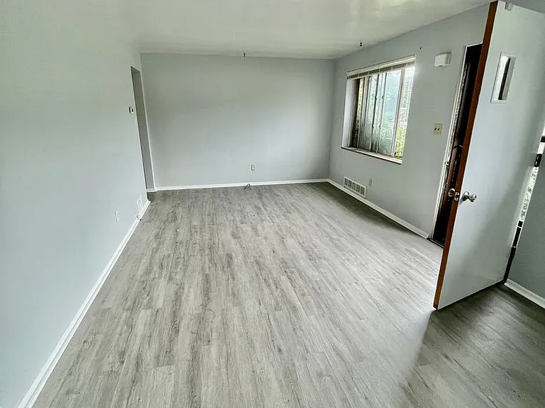 3582 S Park Rd — Photo 3