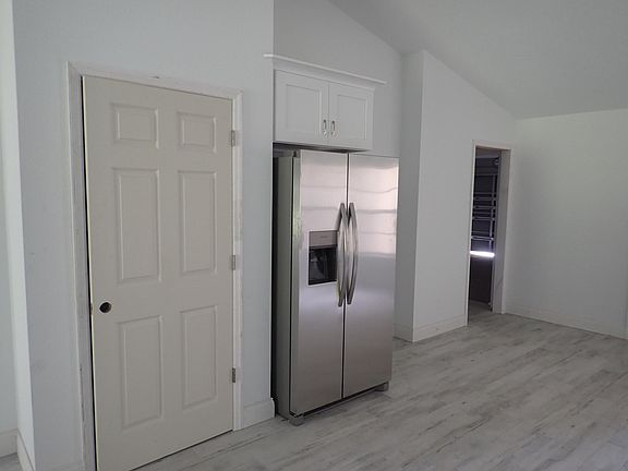 3rd image of 24 Buttonwood Ln
