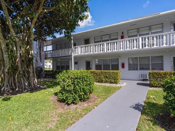 98 Cambridge E, West Palm Beach, FL 33417