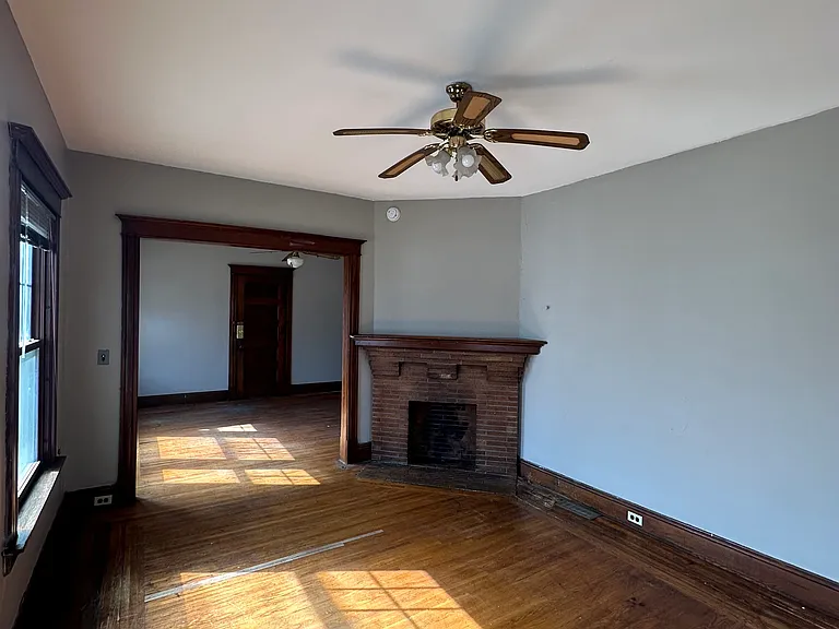 98 Inwood Pl #1 — Photo 2