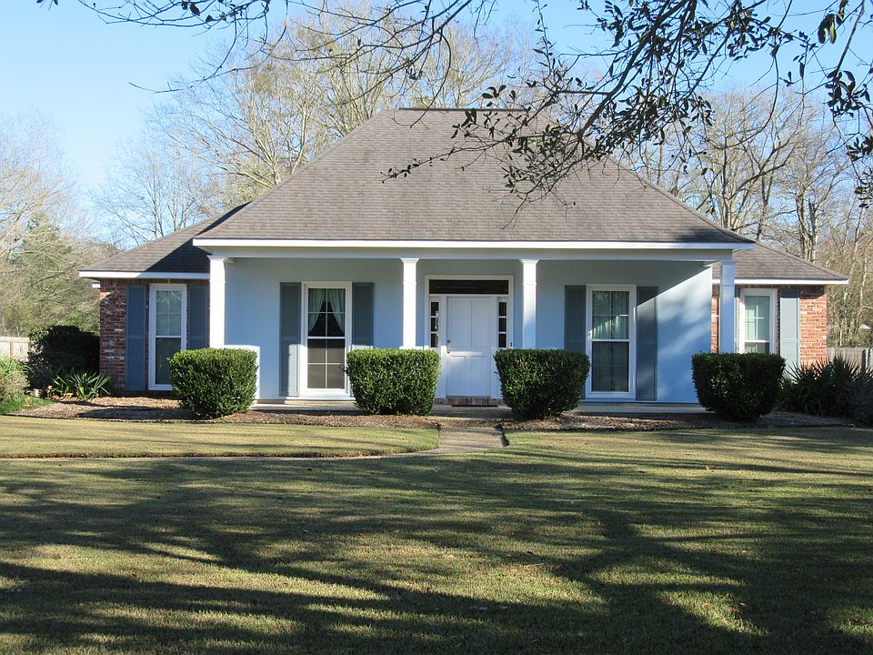 House sits on 100x225 lot