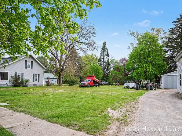 223 S Sherman St, Sheridan, MI 48884