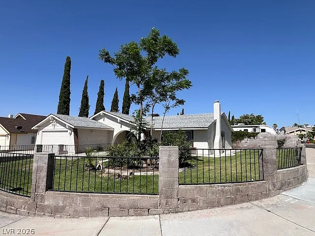 3 bed, 2.0 bath, 1648 sqft, $2,500 — Photo 2