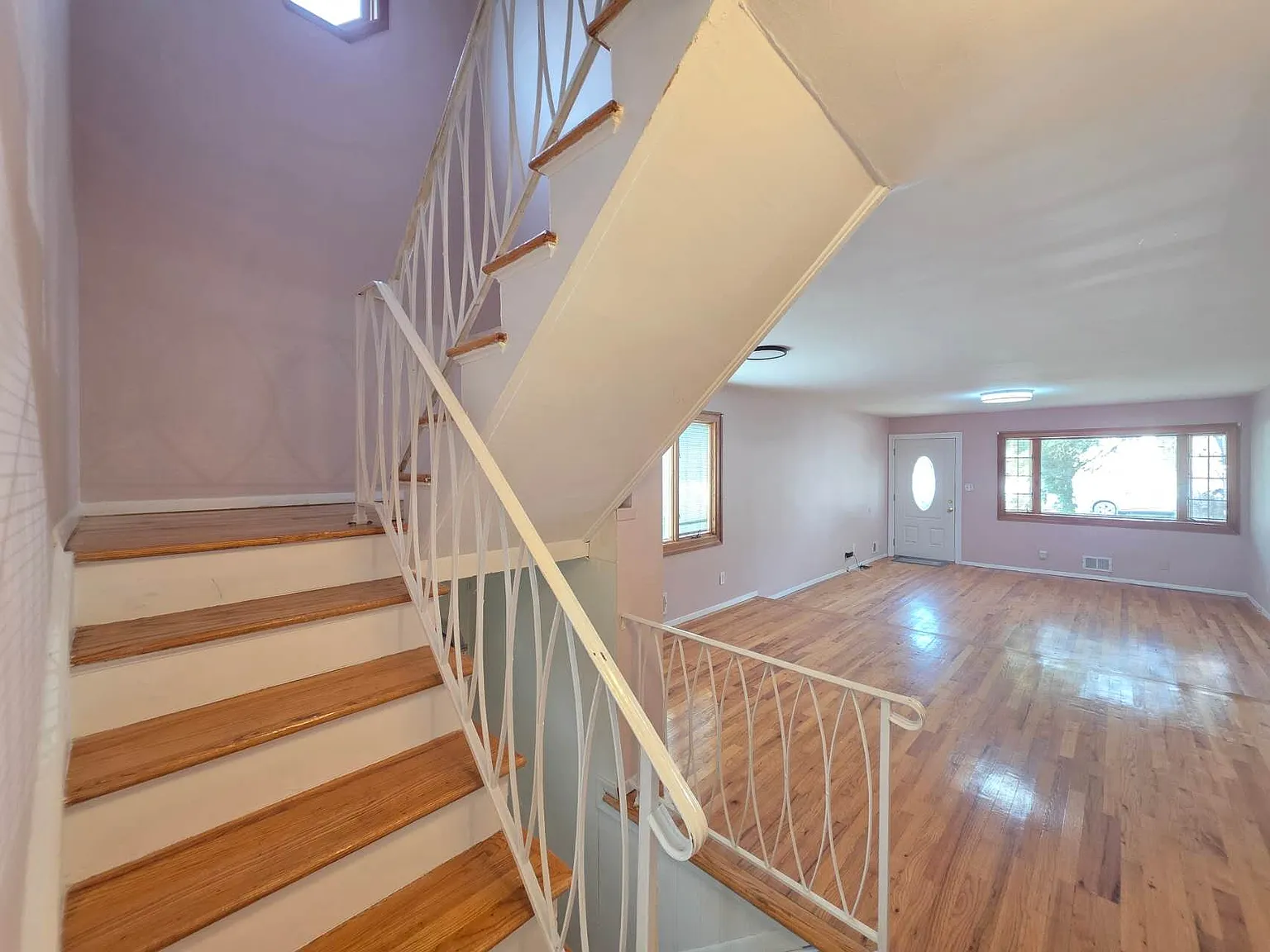 3 bed, 1176 sqft, $3,500 — Photo 3