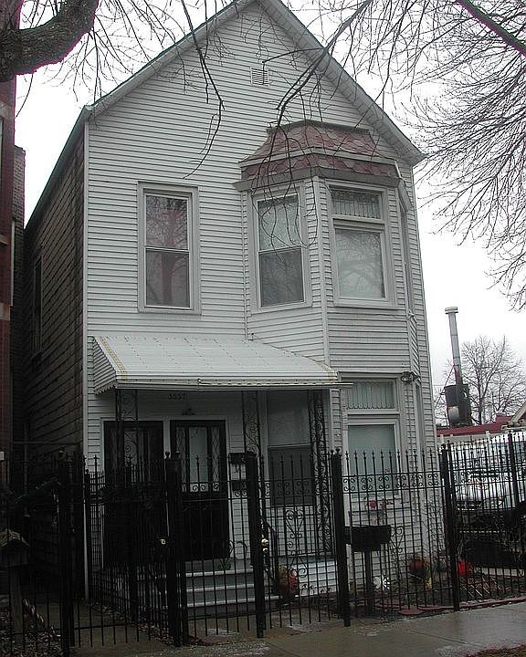 3 Story 2-Flat Loaded with Potential!
