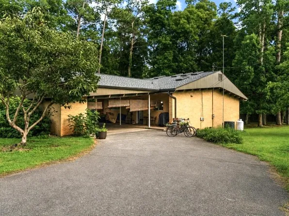 520 W Peachtree St, Chatsworth, GA 30705