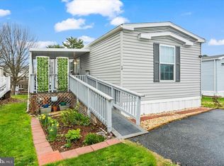 10 Penn Court Dr, Mount Joy, PA 17552