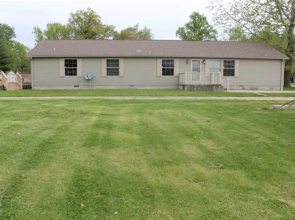305 N Walnut St, Newton, IL 62448