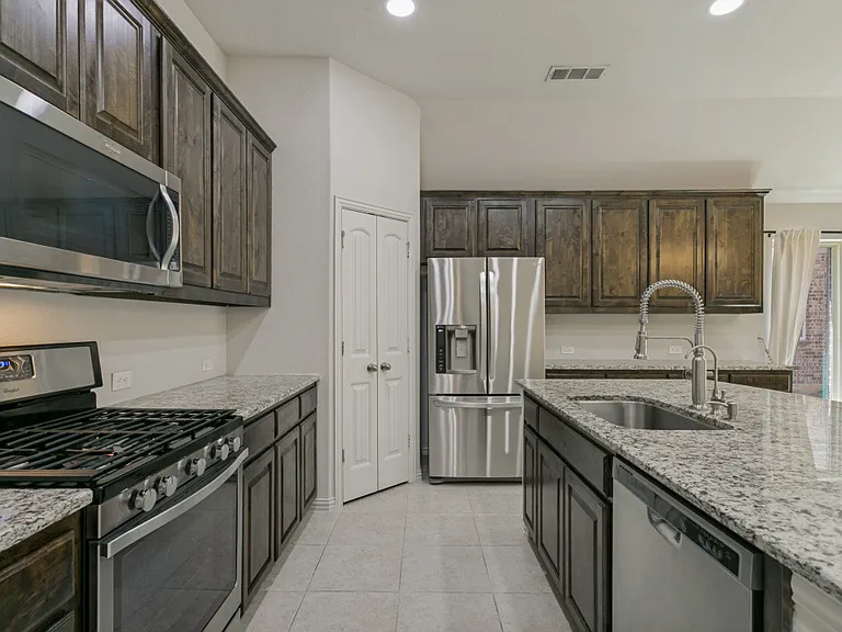 531 Catherine Ln — Photo 23
