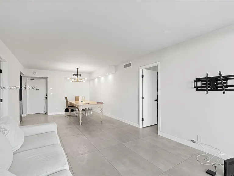 20301 W Country Club Dr #722 — Photo 12