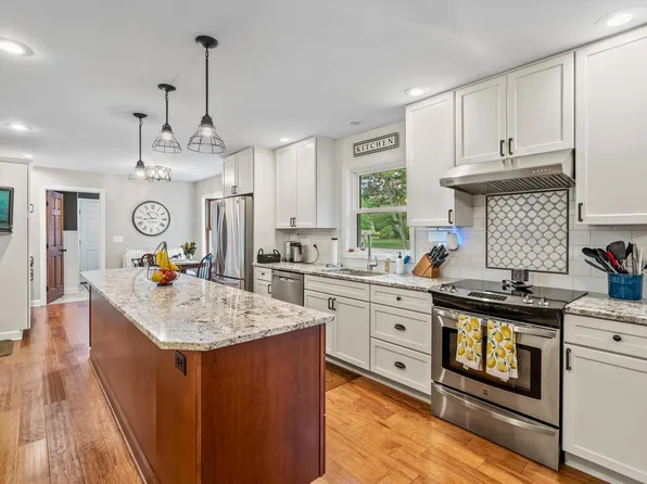 3177 Shoreline Dr, Lewis Center, OH 43035