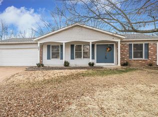 27 Sugar Leaf Dr, Saint Peters, MO