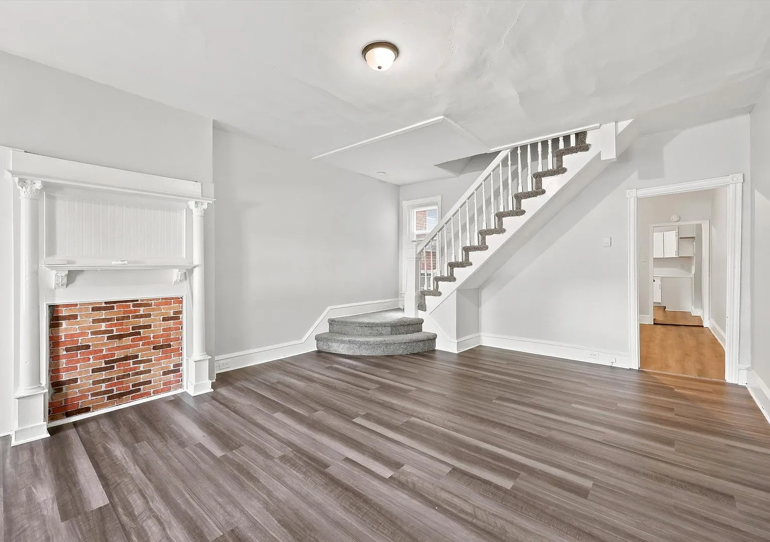 502 N Clayton St — Photo 3