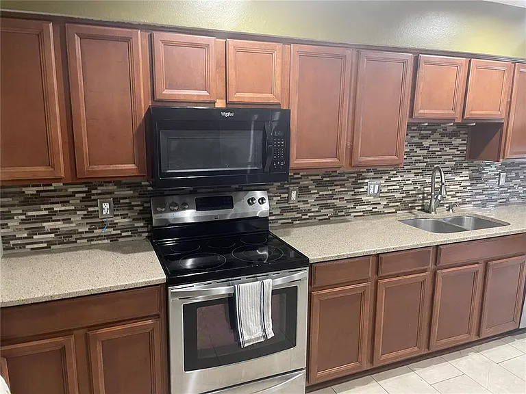 9828 Bubbling Brook Ct — Photo 5