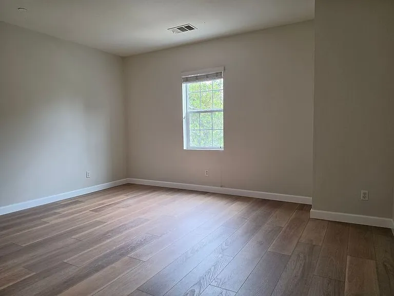 15236 Davenport St — Photo 29