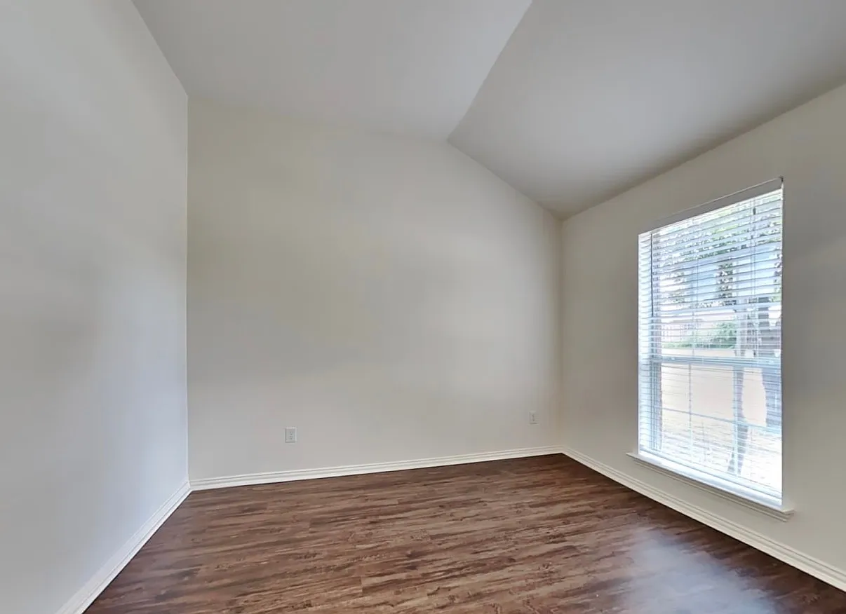 3 bed, 1770 sqft, $1,760 — Photo 1