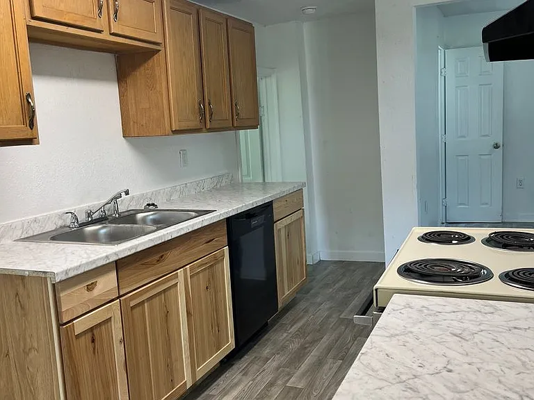 914 W Nichols St — Photo 5