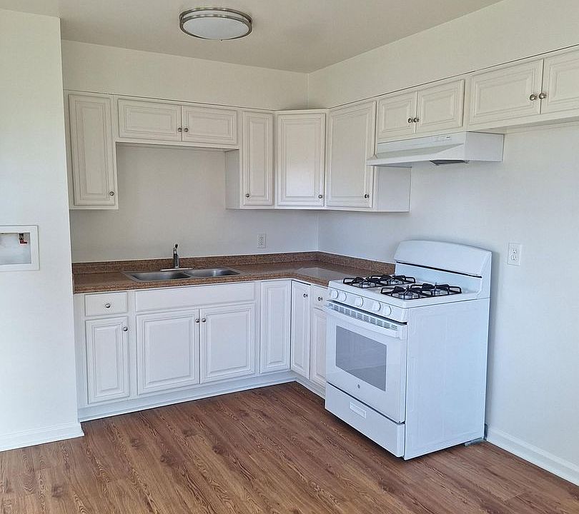 1st image of 4888 Clairemont Dr
