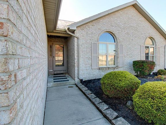 3rd image of 885 Villandry Dr