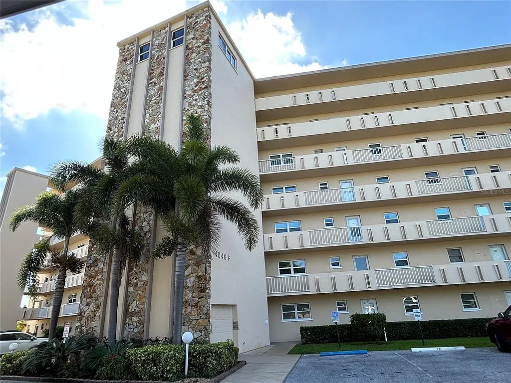 2 bed, 2.0 bath, 1008 sqft, $1,700 — Photo 1