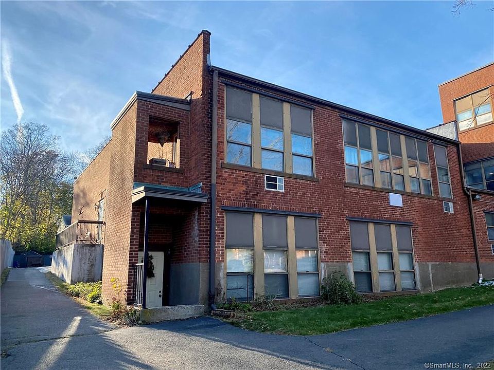 1st image of 201 College St Unit 27