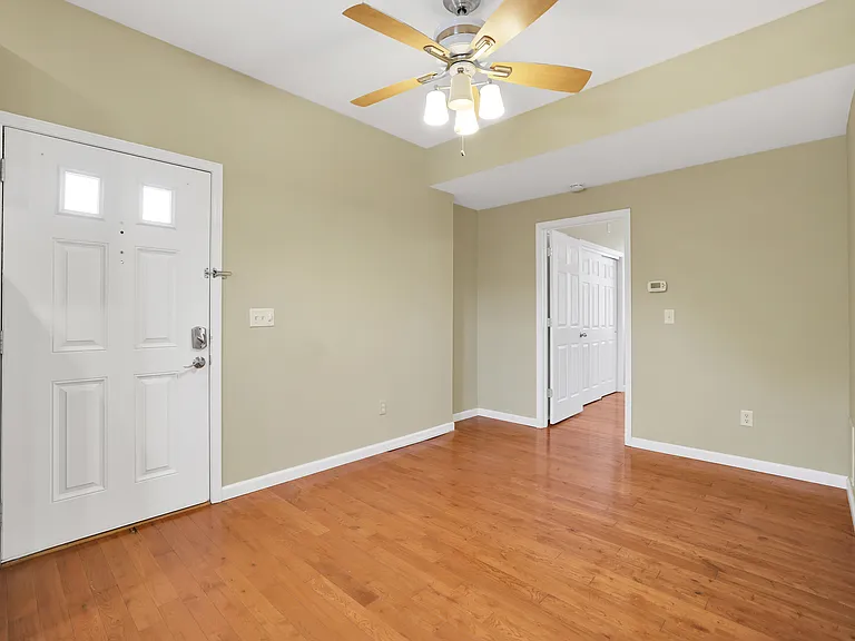 5200-5208 Wilson Ave #5206 — Photo 12