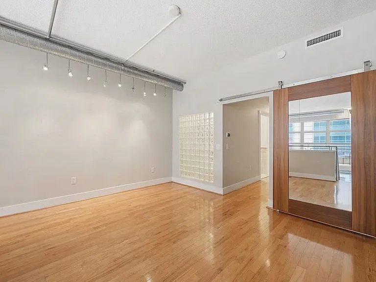 1390 Kenyon St NW #325 — Photo 9