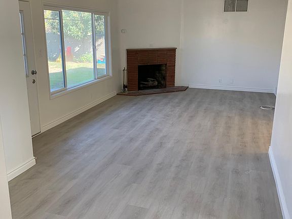 Spacious Living room with fireplace