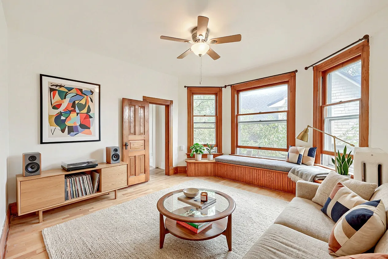 2 bed, 1000 sqft, $3,050 — Photo 3
