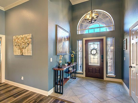 4th image of 915 Kingwood Cir