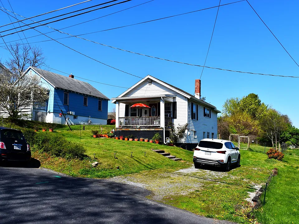 877 Sherwood Ave