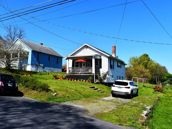 877 Sherwood Ave, Waynesboro, VA 22980