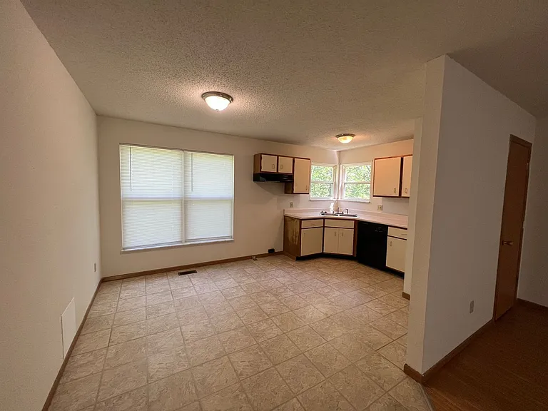 615 Portsmouth Dr — Photo 5