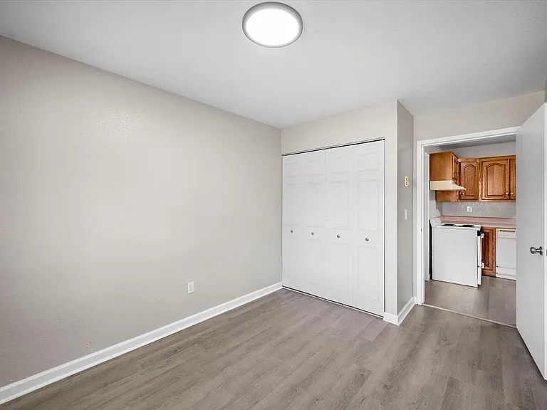 Toledo Circle Apartments — Photo 21
