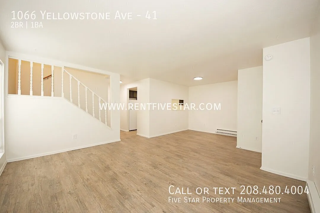 Centrally Located End Unit Townhouse with Fiber Optic Internet Included! — Photo 4